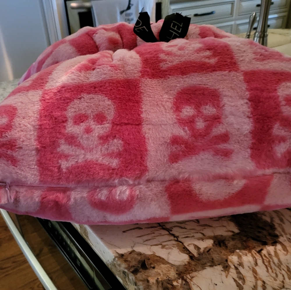 New Rachel Zoe Halloween Pink Skull Throw Pillow Nwt 🩷💀🩷 - Picture 13 of 13